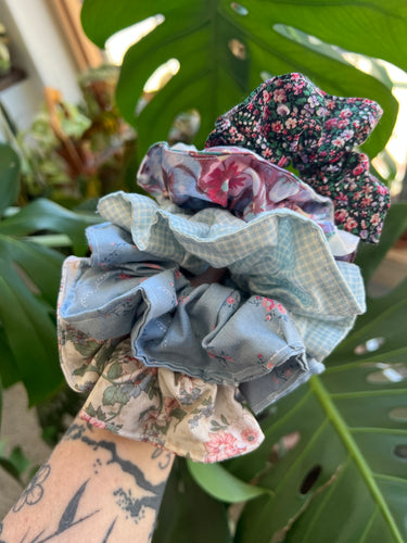 STITCHCRAFT BY SOPHIA | Vintage Spring Scrunchies
