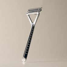 Load image into Gallery viewer, LEAF | The Leaf Pivoting Triple Head Razor