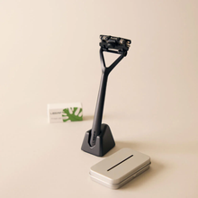 Load image into Gallery viewer, LEAF | Pivoting Triple Head Razor Kit &amp; Gift Set